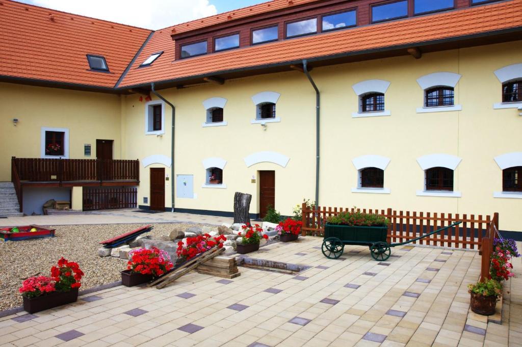 Hotel Pod Sluncem Třebíz Exterior foto